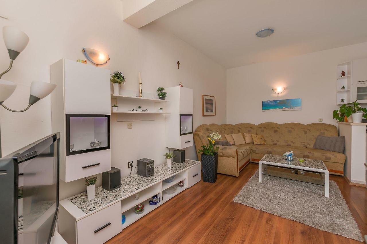 Apartments Zdenka Omiš Εξωτερικό φωτογραφία